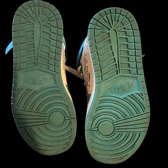 Off—-White x Air Jordan 1 Retro High OG UNC - Picture 4 of 16